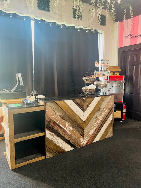 Custom barnwood counter in boutique retail space with display baskets and register – Red Cloak Wood Designs